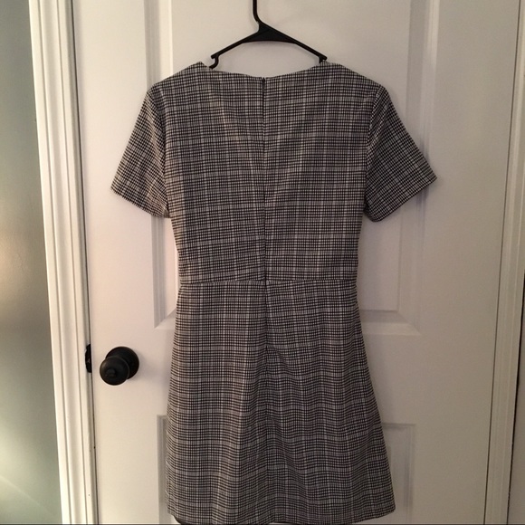 LULU’S Gingham Knotted Sheath Dress 👗 - Picture 9 of 16